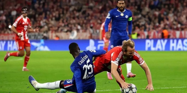 9战全胜＋狂轰33球＋领跑德甲＋各项赛事16连胜傲视群雄！